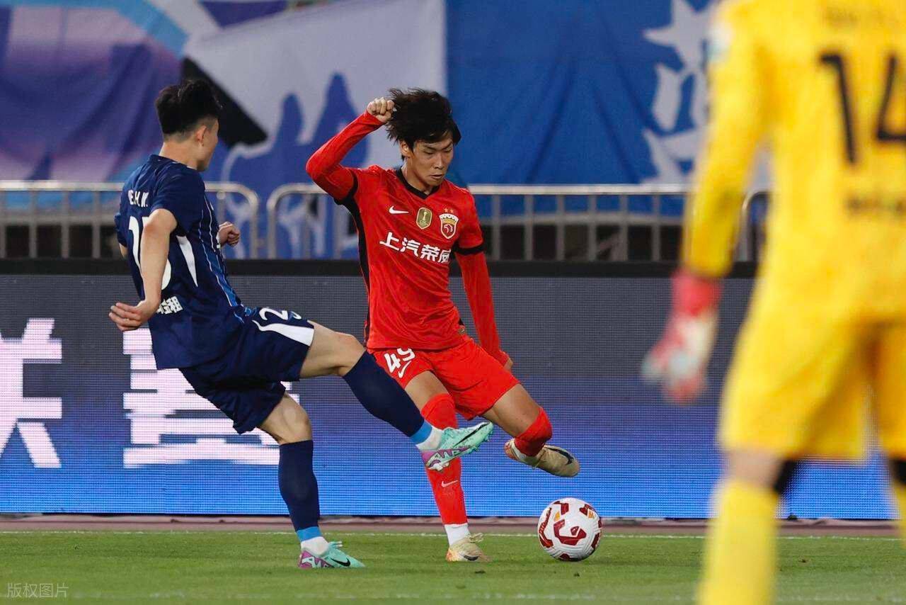 上港客场大胜权健，继续追赶榜首位置的简单介绍