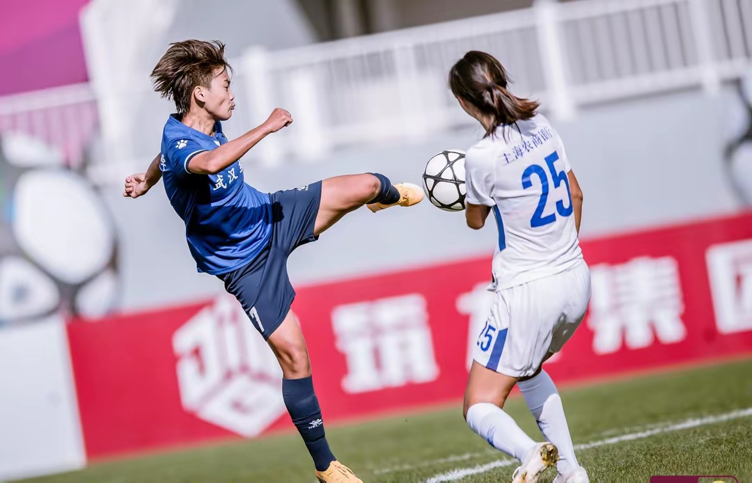 国家女足教练组调整战术，备战重要比赛 